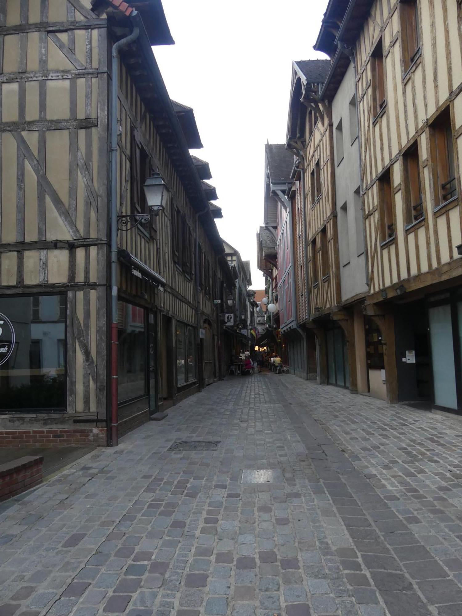 Le Chalet Troyen Troyes Exteriör bild